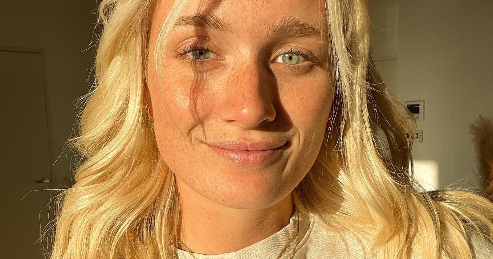 Julie Vermeire poses in a bathing suit "Natural beauty!" (photos