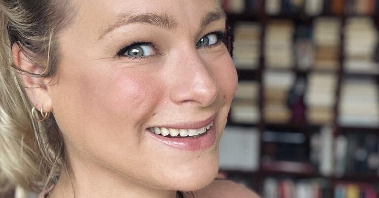 An Lemmens deelt leuke zwembadselfie: “Mooi!” (foto’s)