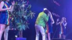 Verbazing alom wanneer Julia van K3 op de mond gekust wordt: «Haha, Marthe haar gezicht!» (video)