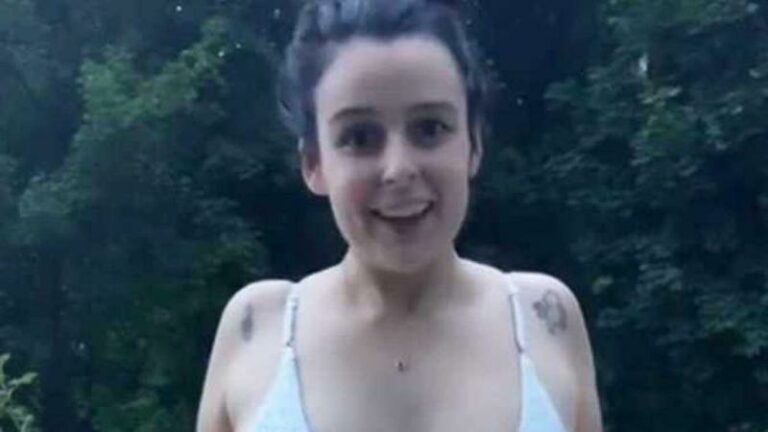 Vrouw draagt jurk tijdens brunch, maar beseft haar blunder pas achteraf: «Gênant!» (video)