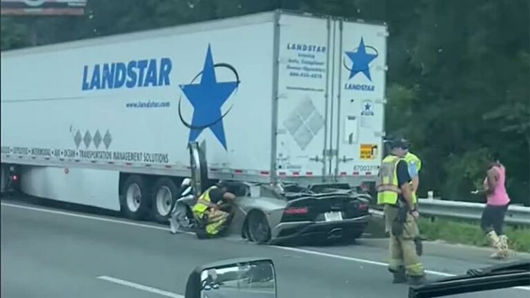 Mirakel: snelheidsduivel met Lamborghini overleeft horrorcrash tegen oplegger