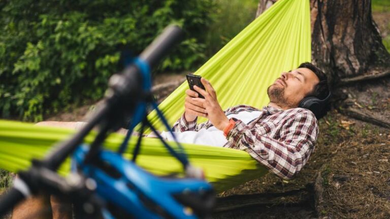 Dit zijn de 5 beste podcasts om te beluisteren tijdens je vakantie
