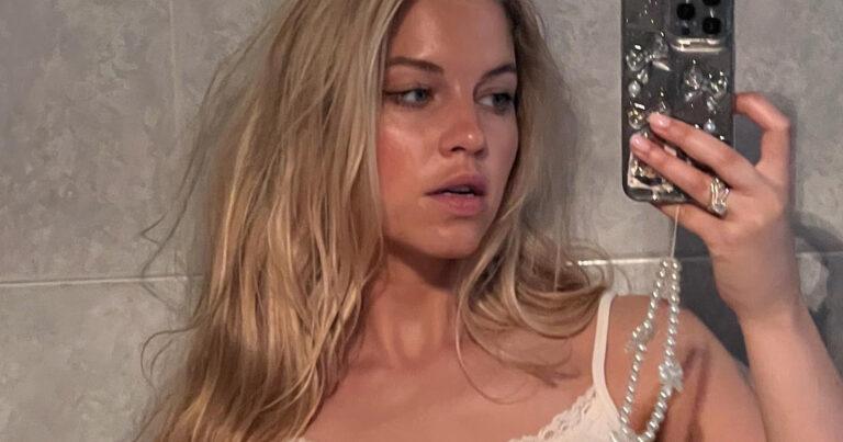 Actrice Bab Buelens verbaast fans met nieuwe bikinifoto’s: “Babe!”