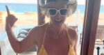 Britney Spears leeft zich in bikini uit op het strand (foto’s)