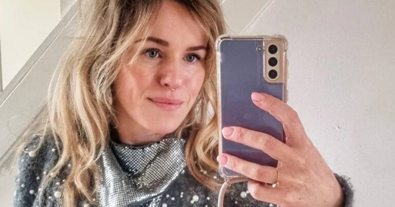 Zwangere Josje (ex-K3) poseert halfnaakt: “Prachtige foto’s!”