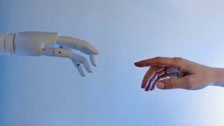 WTF. Experts waarschuwen: «Nieuwe generatie AI-seksrobots kunnen hun eigenaar chanteren of zelfs doden»