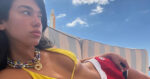 Zangeres Dua Lipa draagt wel érg kleine bikini: “Altijd knap!” (foto’s)