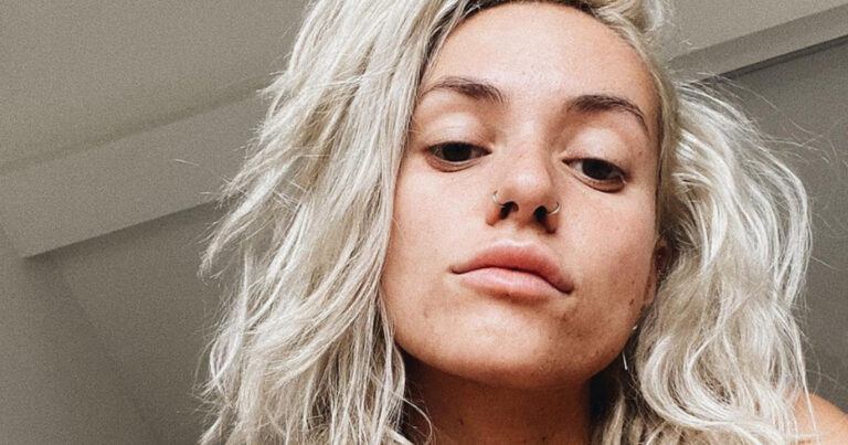 Jitske Van de Veire deelt bikiniselfies: “Een ode aan dat strandlijf van me” (foto’s)