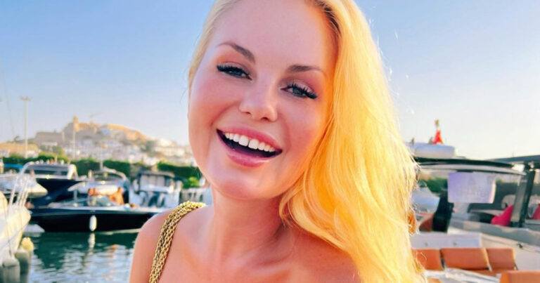 Lesley-Ann Poppe poseert halfnaakt op het strand: “Wauw, heel mooi!” (foto)