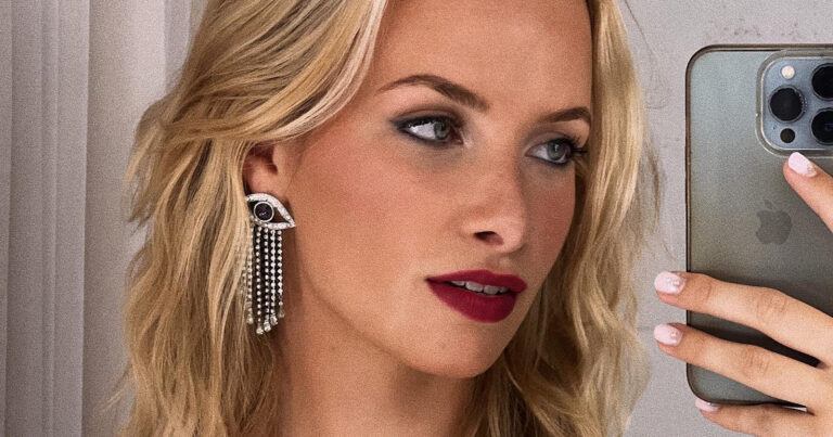 Zangeres Olivia Trappeniers viert haar verjaardag aan het zwembad: “Je straalt!” (foto’s)