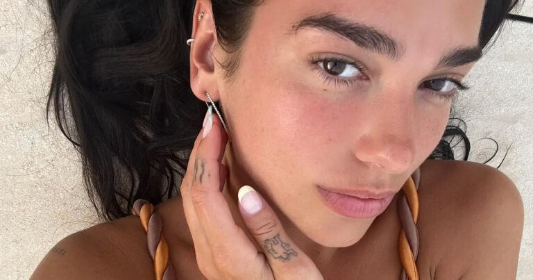 Zangeres Dua Lipa verbaast fans met bikinifoto’s: “Prachtig!”