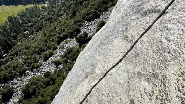 Mysterieuze scheur verschijnt van ene op andere dag in rotsformatie in Yosemite