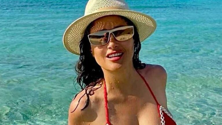 Salma Hayek viert 57ste verjaardag met bikinifoto: «Ik wil er ook zo goed uitzien op die leeftijd»