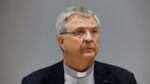 Antwerpse bisschop Johan Bonny reageert op VRT-reeks ‘Godvergeten’: “Kerk probeert al jaren te luisteren”