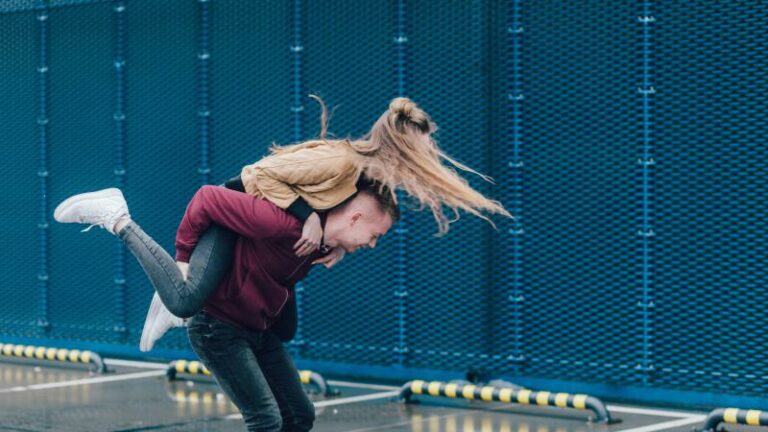 Seksuoloog Chloé De Bie geeft 5 datingtips voor studenten: «Iedereen houdt van iemand die weet wat die wil»
