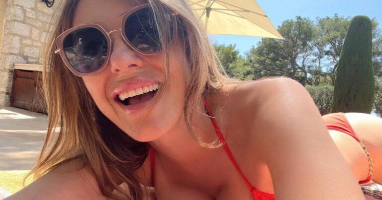 Beroemde actrice verbaast fans met bikinifoto’s: “Zo mooi én sexy!”