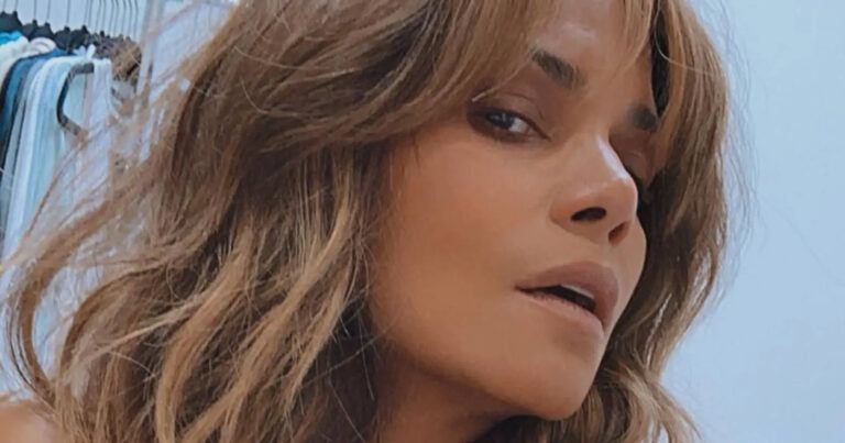 Actrice Halle Berry verbaast fans met sensuele jurk: “Godin!” (foto)