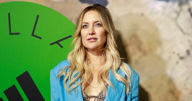 Actrice Kate Hudson geniet in bikini van de zon: “Heel mooi!” (foto’s)