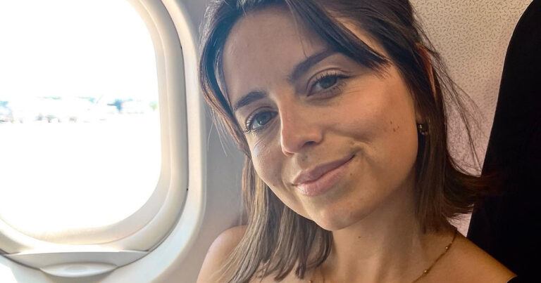 ‘Thuis’-actrice Lynn Van den Broeck geniet in badpak: “Knappe foto’s!”