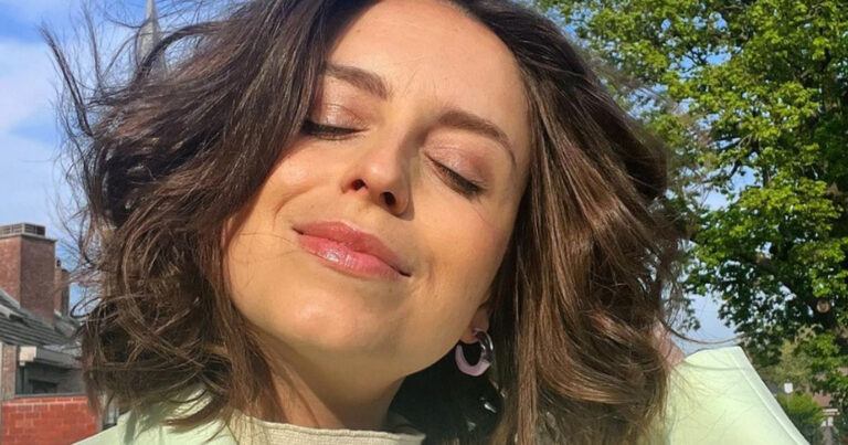 ‘Thuis’-actrice Lynn Van den Broeck geniet in badpak: “Wauw!” (foto)