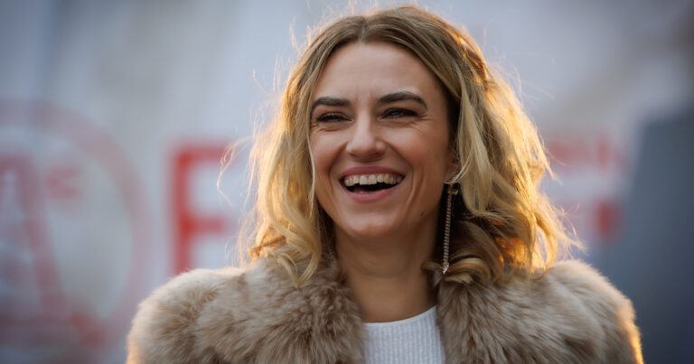 Actrice Natali Broods pakt uit met opvallende bikinifoto: “Prachtig lichaam!”