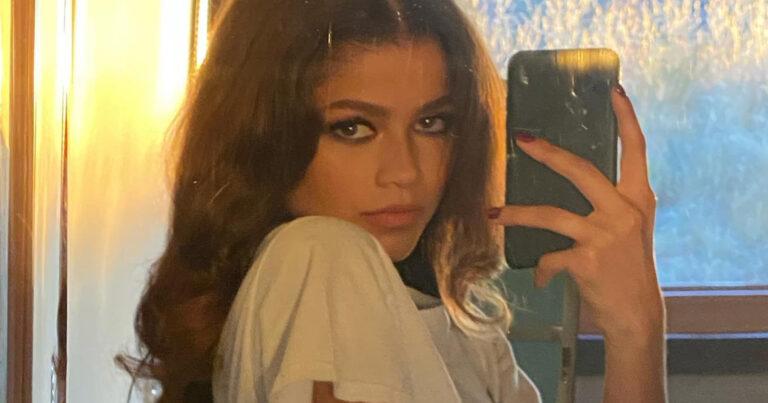 ‘Spider-man’-actrice Zendaya verbaast fans met piepklein bovenstukje: “Mijn tepels passen daar zelfs niet in!” (foto’s)
