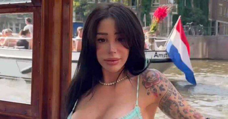 Ophef over outfit van model tijdens boottochtje in Amsterdam: “Dan kan je evengoed niets aandoen!” (video)