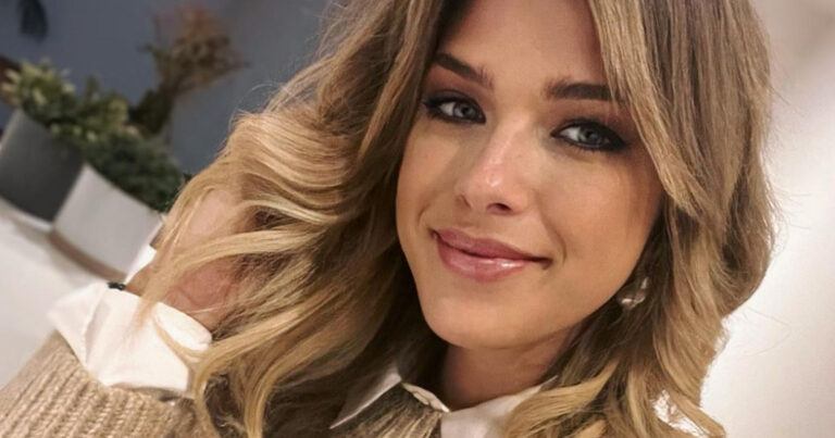 ‘K2 zoekt K3’-finaliste Amy Courtens pakt uit met badpakfoto’s: “Weer zo mooi!”