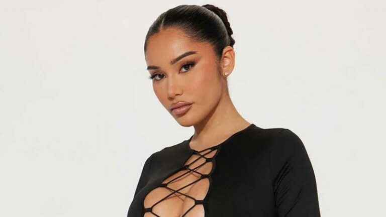 Onder deze uitgesneden jurk moet je geen ondergoed dragen: “Heel sexy!” (foto)