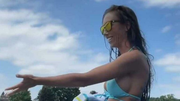 Vrouw verliest slipje tijdens wakesurfen, maar dan gebeurt DIT… (video)
