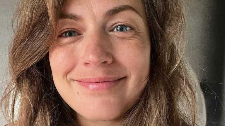 Frances Lefebure deelt prachtige foto van gezin: “Het moederschap staat je goed”