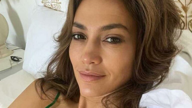 Jennifer Lopez doet monden openvallen met galajurk: “Veroudert ze eigenlijk wel?!” (foto)