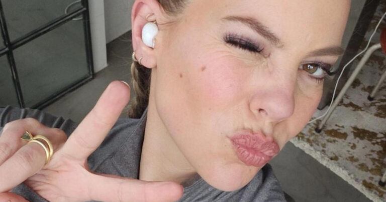 Zwangere Eline De Munck deelt naaktselfies: “Mooi!” (foto’s)