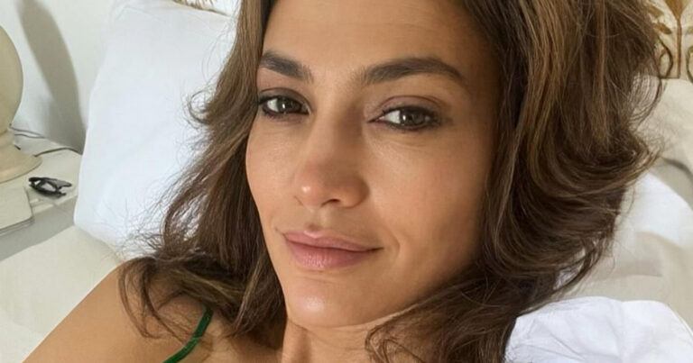 Jennifer Lopez pakt uit met nieuwe lingeriefoto’s: “Absoluut prachtig!”