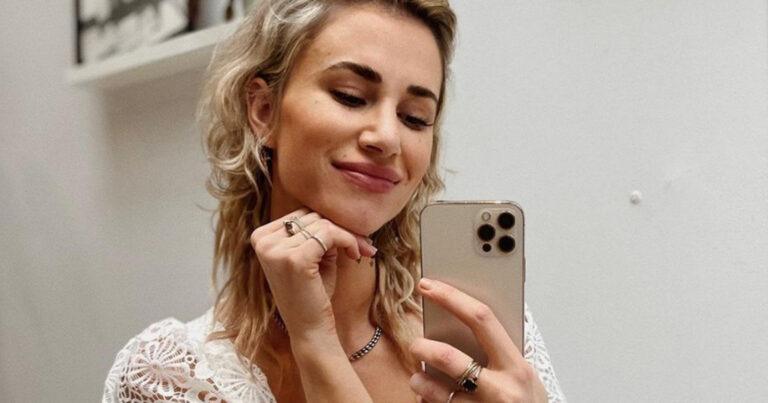 Lize Feryn ligt halfnaakt in bed: “Mooi!” (foto’s)