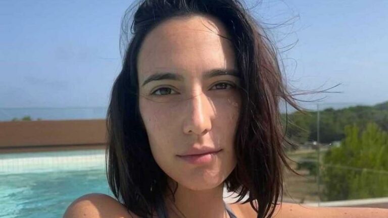 Antwerpse dj Amelie Lens toont bolle buik: “Je bent zo mooi zwanger!” (foto’s)