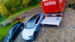 Camionette rijdt parkeerplaats in en uit, maar beschadigt Porsche: “Dat leek me opzettelijk!” (video)