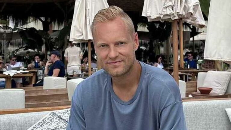 Is Olivier Deschacht samen met deze bekende zangeres?