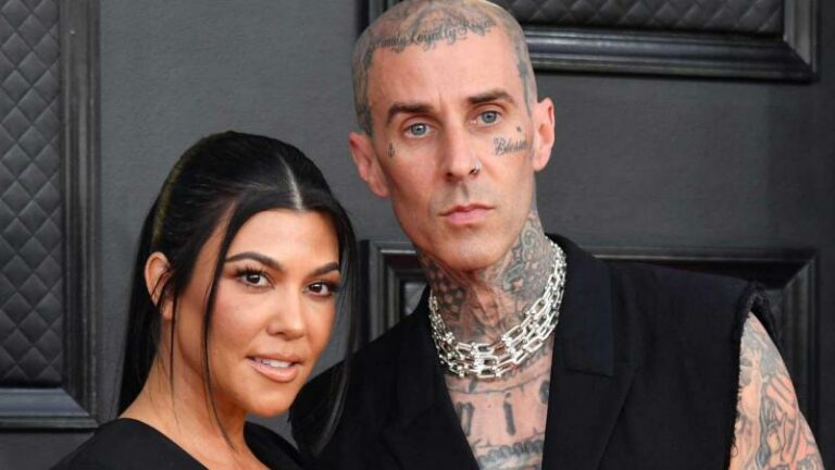 Ophef over halfnaakte zwangerschapsfoto’s van Kourtney Kardashian: “Zo ongepast!”