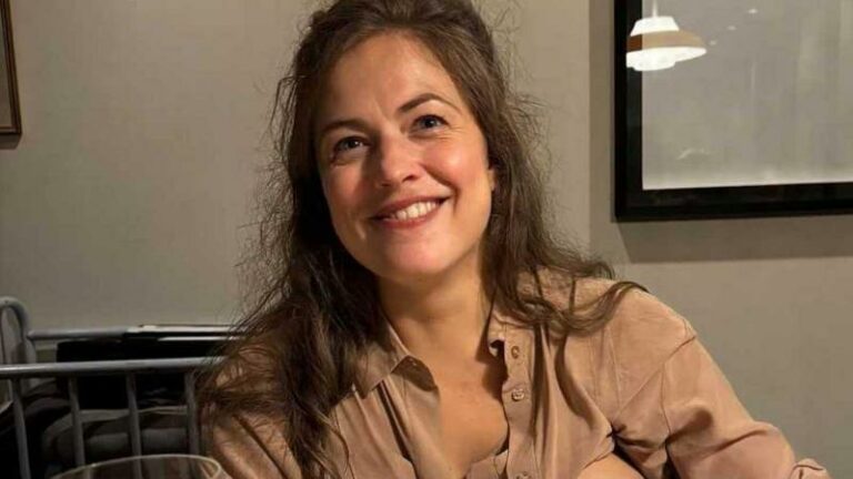 Borstvoedingsfoto van Frances Lefebure zorgt voor bewondering: “Stralende mama”