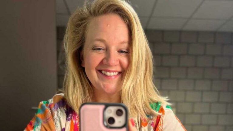 ‘Dertigers’-actrice Evelien Van Hamme twijfelt om foto te delen, maar doet het dan toch: “Is het niet te bloot?”