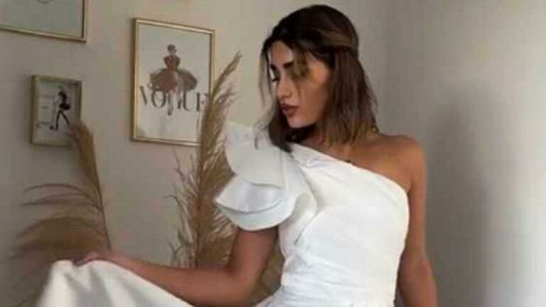Influencer poseert in vier prachtige trouwjurken die minder dan 100 euro kosten: “Onvoorstelbaar!” (video)