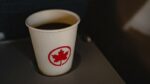 Waarom je in een vliegtuig beter geen koffie bestelt