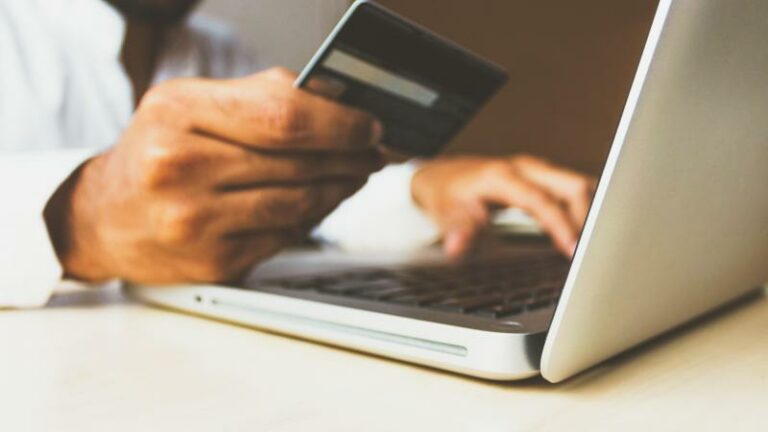 Sparen bij internetbank bracht ruim drie keer meer op dan bij grootbank
