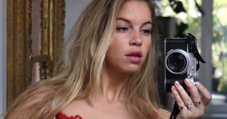 Actrice Bab Buelens poseert in knalrode lingerie: “Heel sexy!” (foto)