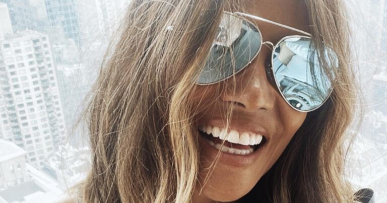 Actrice Halle Berry poseert in lingerie tussen de rotsen: “Gewoon té knap!” (foto)