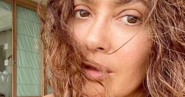 Actrice Salma Hayek verbaast fans met deze bikinifoto: “Knap!”