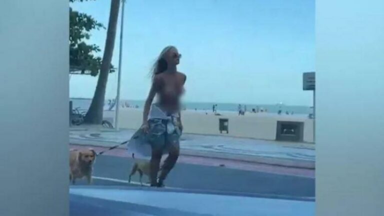 Model gearresteerd omdat ze topless haar honden uitlaat: “Mannen worden hier nooit voor veroordeeld” (video)