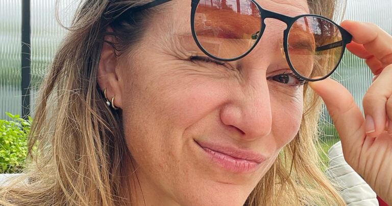 “Heerlijk vrijen kan aardend werken”: Openhartige Hilde De Baerdemaeker gaat uit de kleren (foto)