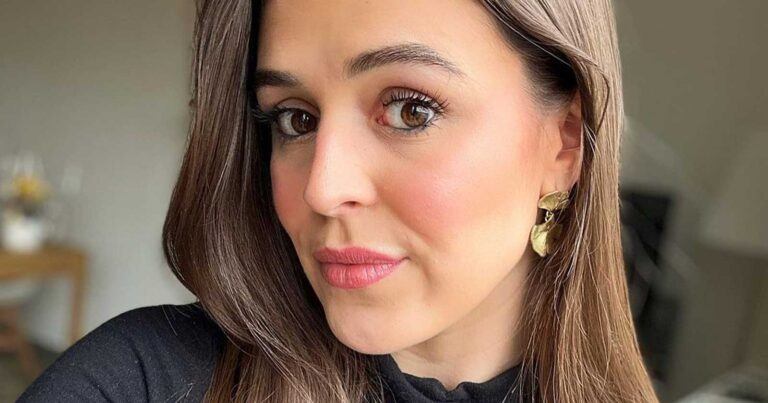 Hoogzwangere Emi uit ‘Boer zkt Vrouw’ toont blote buik: “Zo mooi!” (foto)